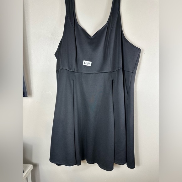 Torrid size 6 black dress 26-1/2 p2p 26” waist  41” length vneck w stretch - Picture 2 of 7